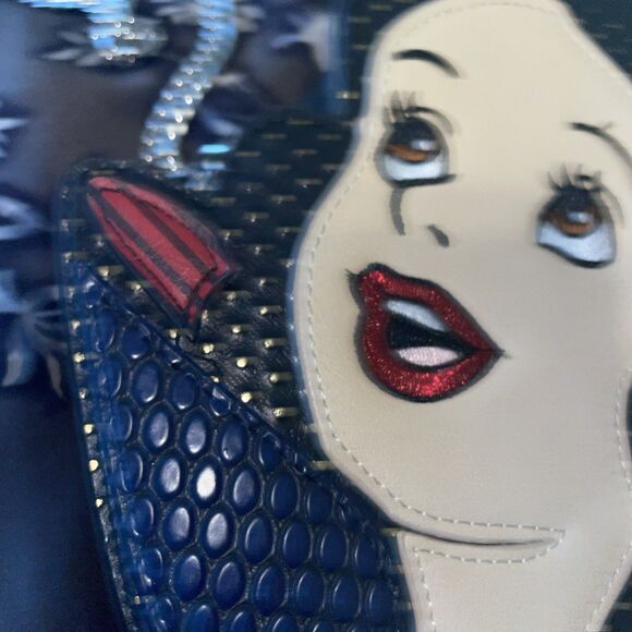 Danielle Nicole Snow White Crossbody Purse EUC - Picture 2 of 11